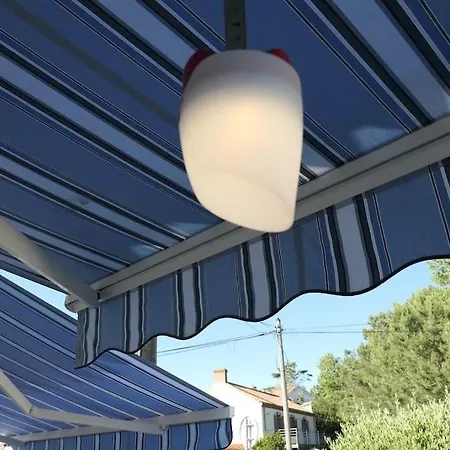 بيت للعطل Joli Studio, 80 Metres De La Plage/80m From