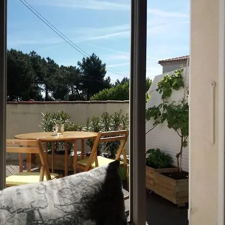 بيت للعطل Joli Studio, 80 Metres De La Plage/80m From